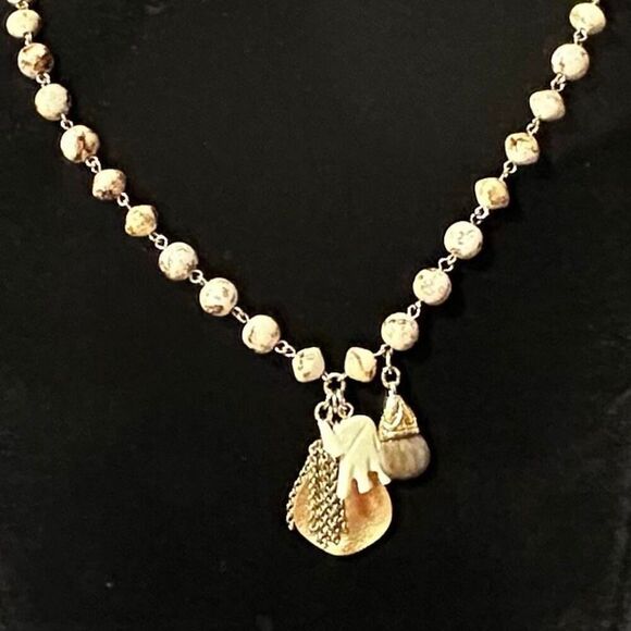 Chico’s Boho 30” Necklace of Tan & Brown Marbled Beads w Elephant Charm & Tassel - Picture 4 of 10